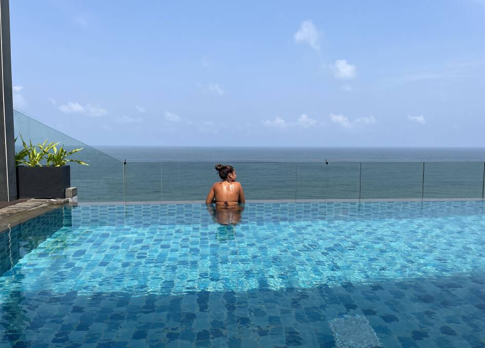 Rooftop pool at the Radisson Colombo.